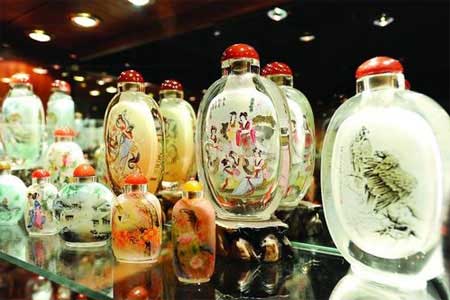 鼻烟壶内藏着“水浒108将” - 烟草市场